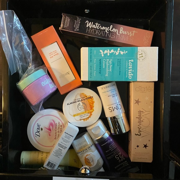 HIGH END MAKEUP BUNDLES ! - Picture 13 of 16